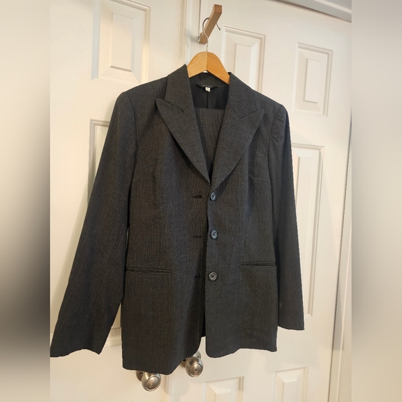 Blazer and Pants Women Suit - Picture 7 of 7